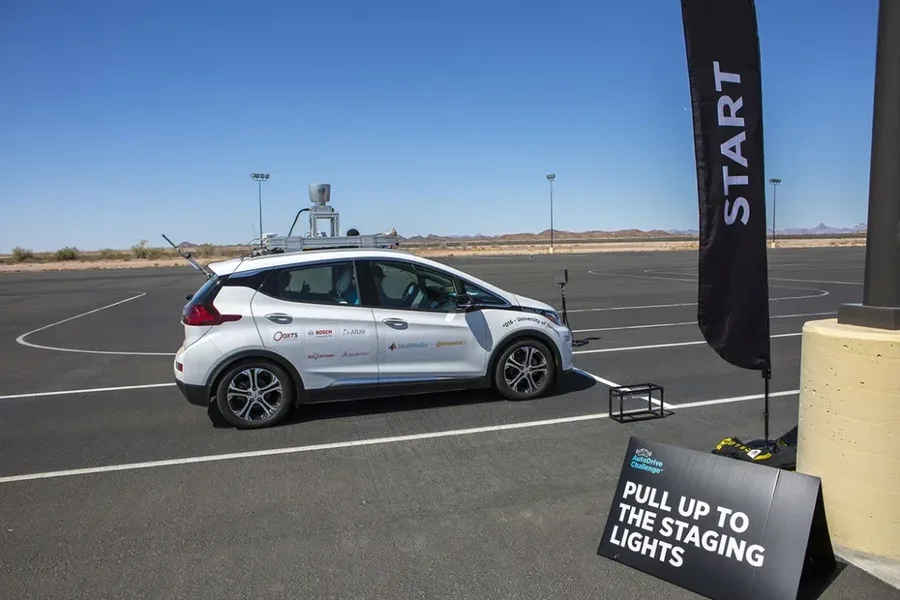 Zeus, the aUToronto team’s self-driving car, pulls up to the start line at the inaugural competition of the three-year AutoDrive Challenge in Yuma, Arizona